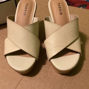 Torrid Bone PU Platform Wood Wedge Sandals – Size 6.5 (Wide Width)